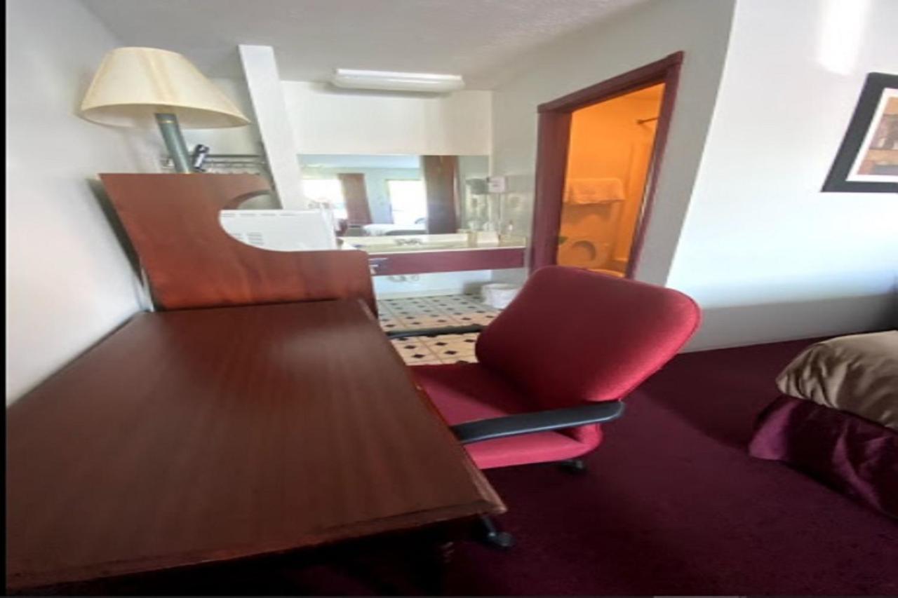 Royal Inn Albany Bagian luar foto