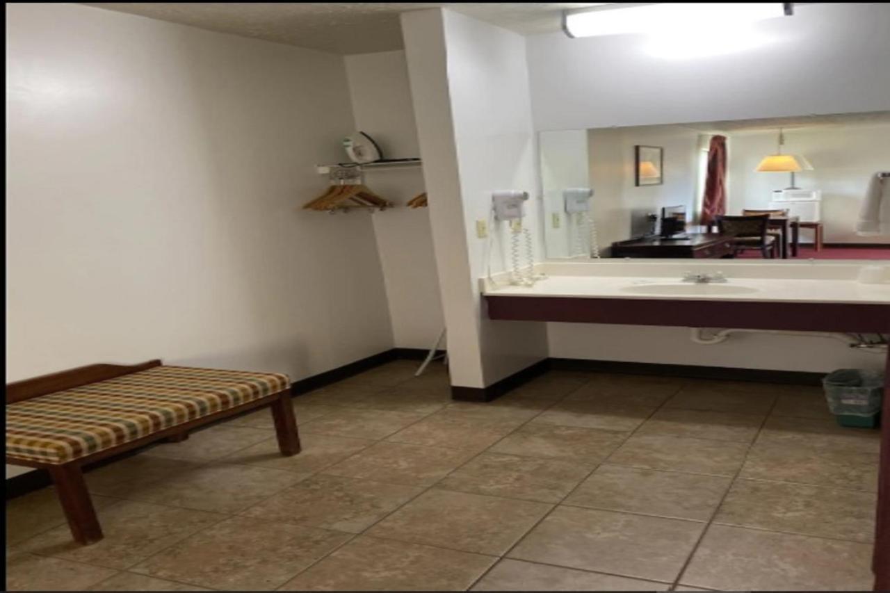 Royal Inn Albany Bagian luar foto