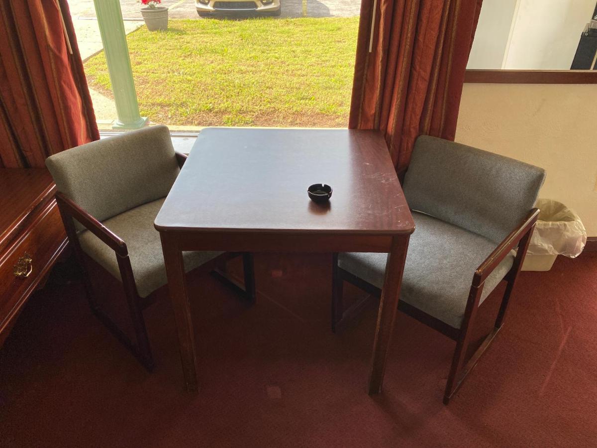 Royal Inn Albany Bagian luar foto