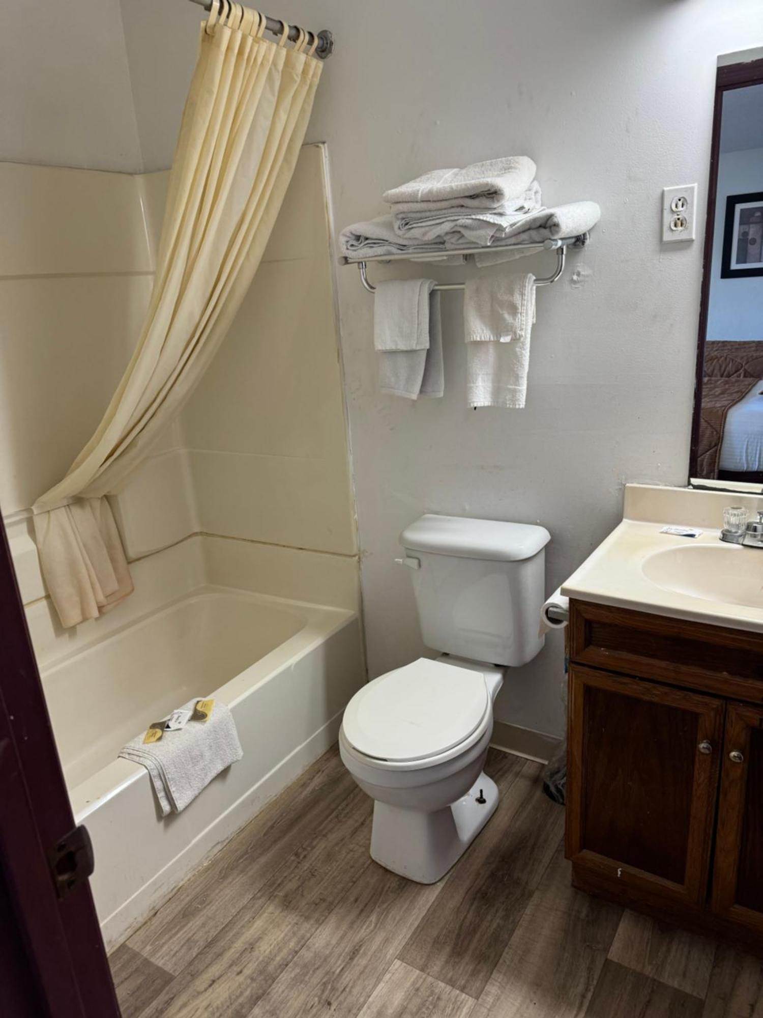 Royal Inn Albany Bagian luar foto